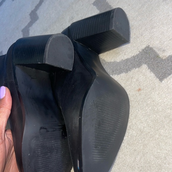 Beautiful Black Steve Madden booties - Picture 5 of 6